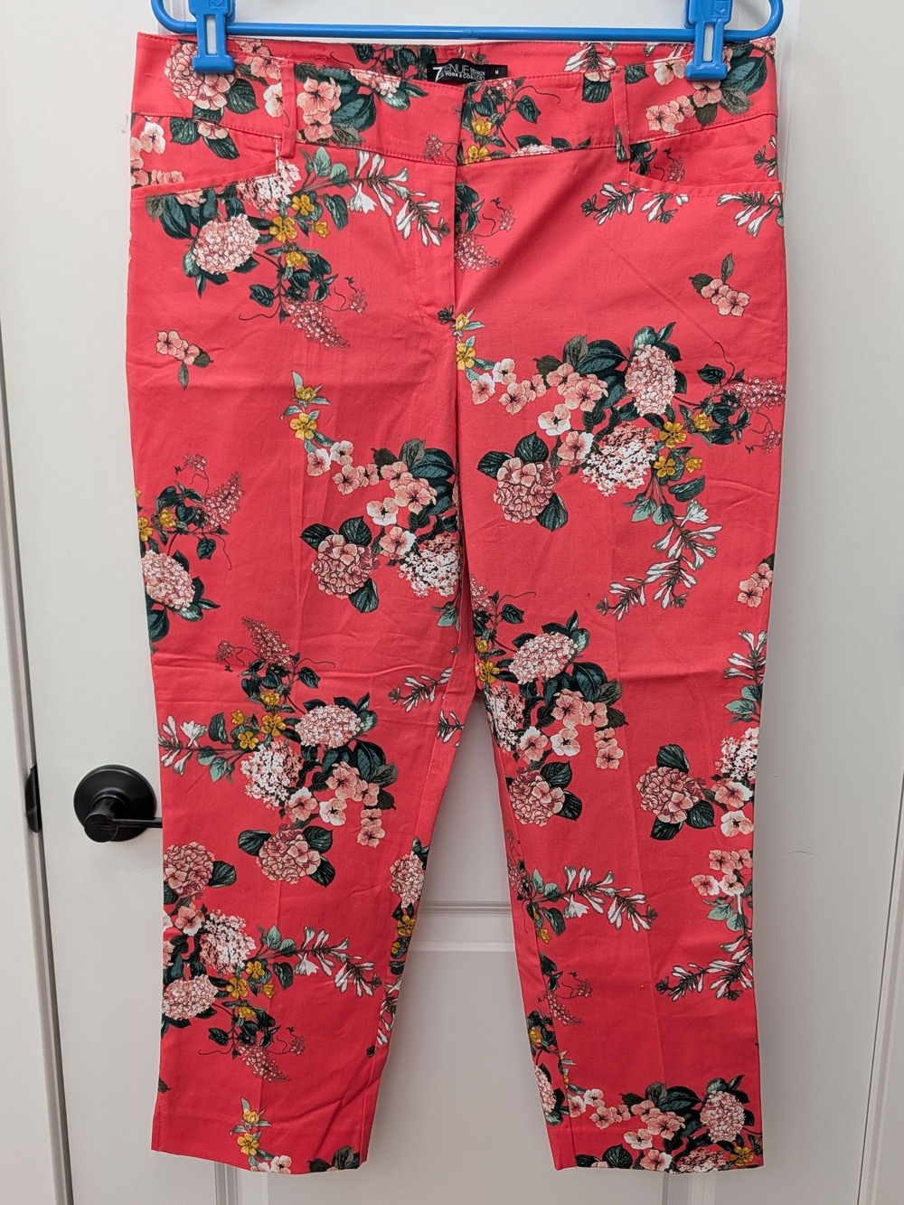 Coral Floral Cropped Capris